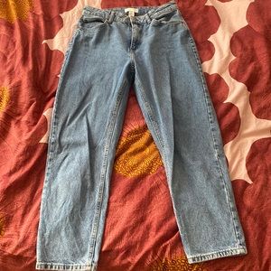 Super cute H&M crop relax straight leg jeans!